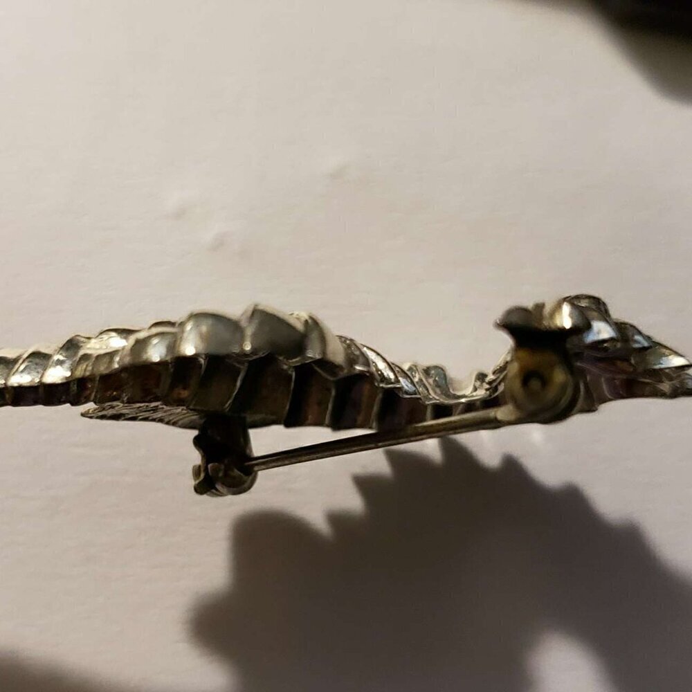 Beau Sterling Signed Seahorse Pin - Picture 6 of 7